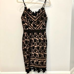 NWT- Anthropologie ADELYN RAE BLACK & NUDE Whitney Lace Sheath Cocktail Dress